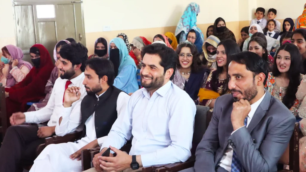 Students at a PSSC seminar